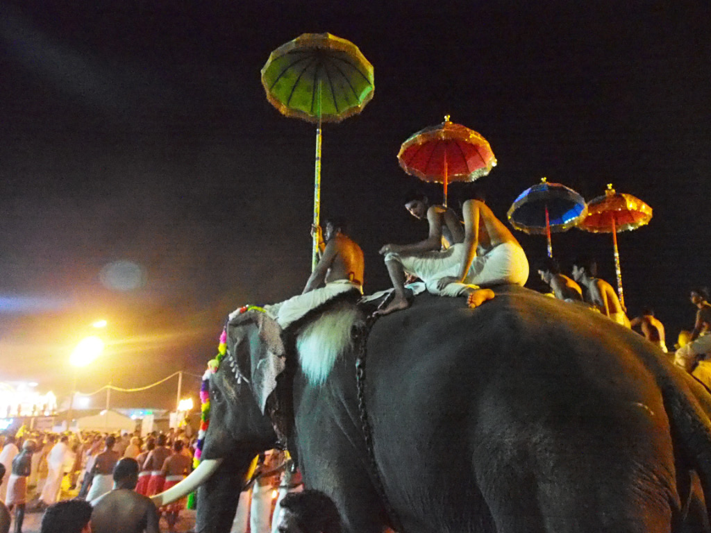 Procession du Pooram de Guruwajur